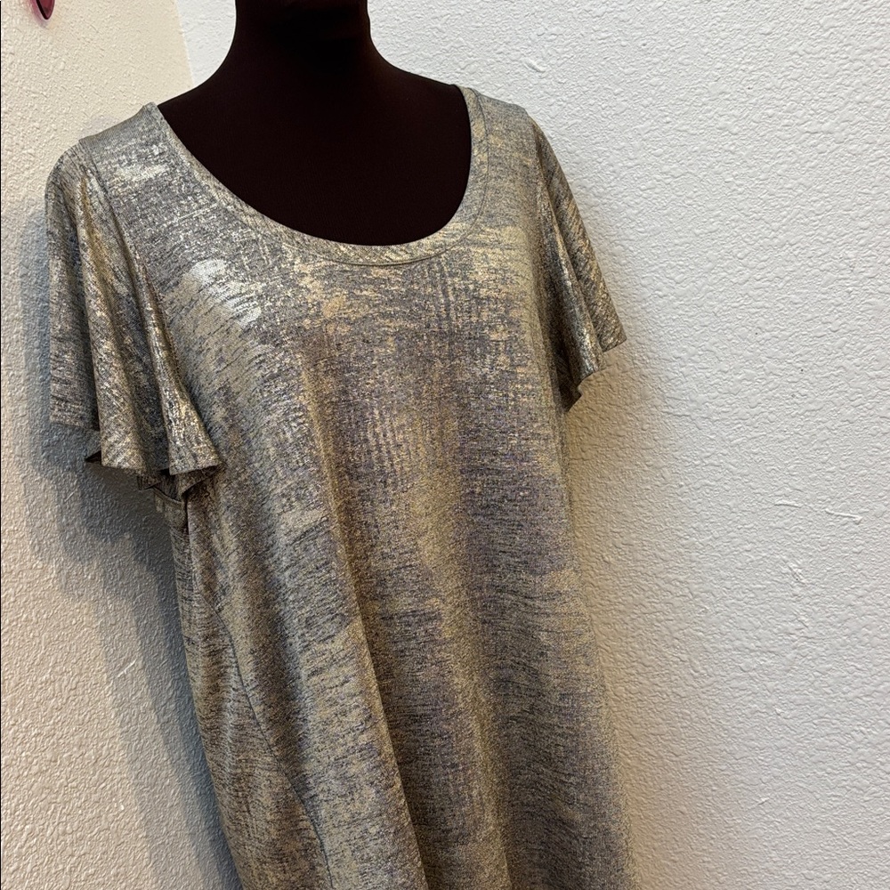 Anthropologie gold metallic flared short sleeve top. Size XL.
